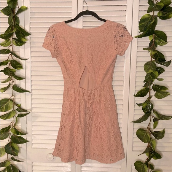 Pink Floral Lace Hollister V Neck Mini Dress Size 00 - Picture 2 of 5